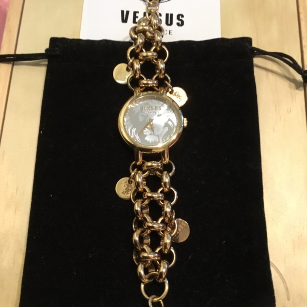 🦁 NWT Versace Versus Agadir Champagne Dial Gold Tone Stainless Steel Watch 🦁 - Picture 4 of 7